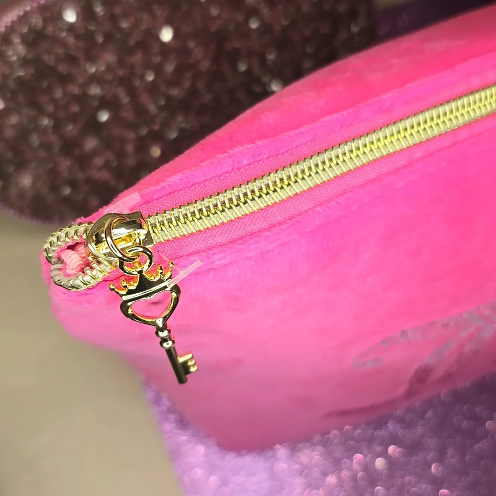 🎉HP🎉Juicy Couture 💖NWOT💖 Beautiful Pink Velvety Large Cosmetic Bag!💖💖💖 - Picture 6 of 10